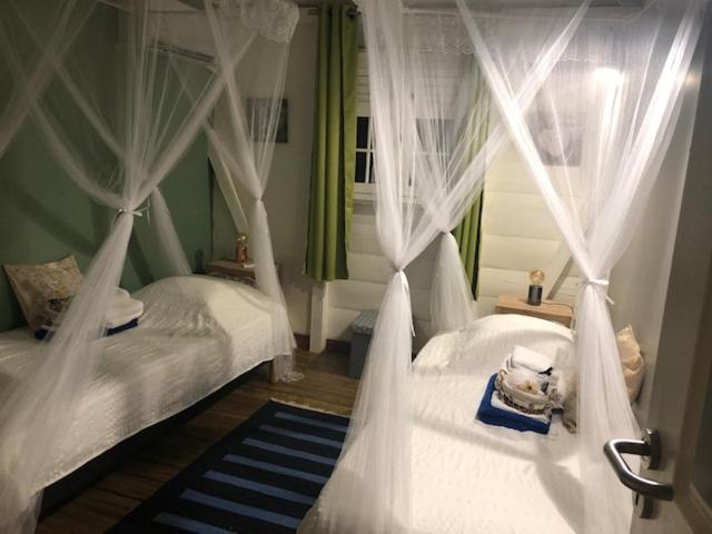 Habitation Baliache - Maison Creole Avec Jardin Privatif, Plage A 200M Deshaies Luaran gambar