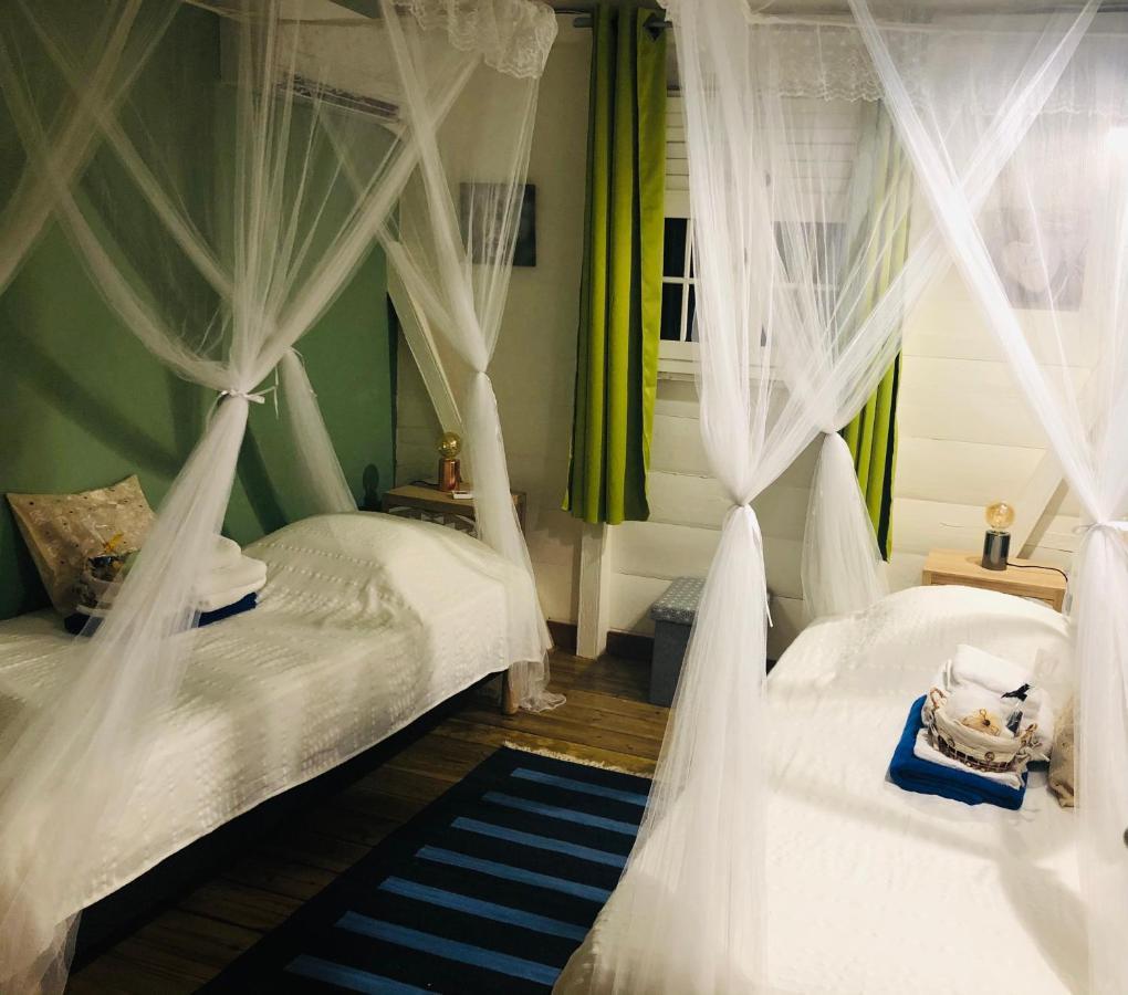Habitation Baliache - Maison Creole Avec Jardin Privatif, Plage A 200M Deshaies Luaran gambar